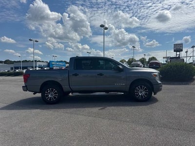 2024 Nissan TITAN Crew Cab SV 4x4