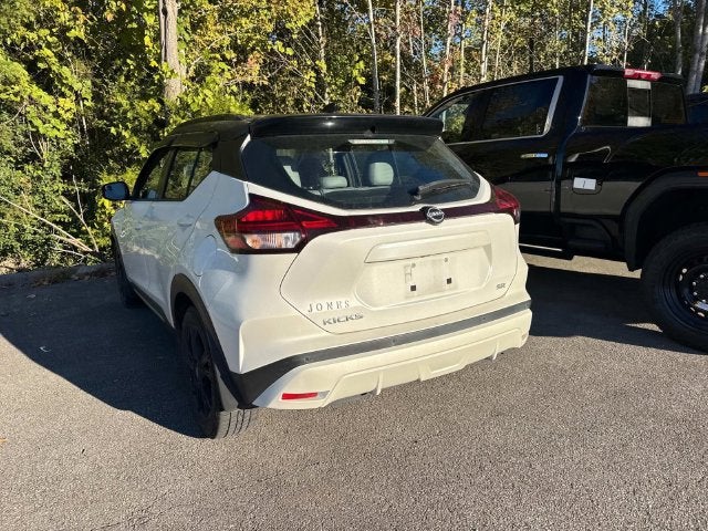 2022 Nissan Kicks SR