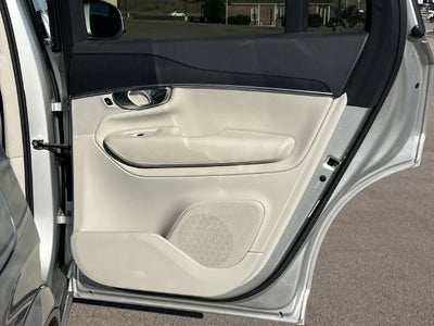 2020 Volvo XC90 T6 Momentum 6 Passenger